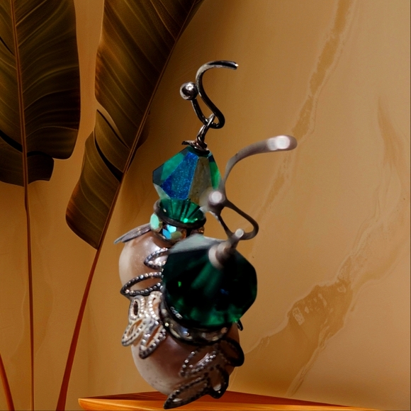 Angel Earrings in Emerald - Picture 2 of 3